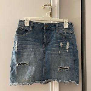 Denim skirt with rips and slight fringe